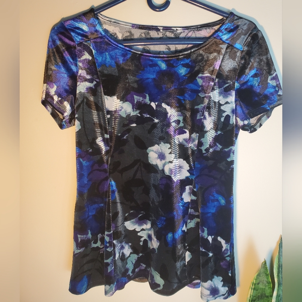 Velvety Floral Top Size Small